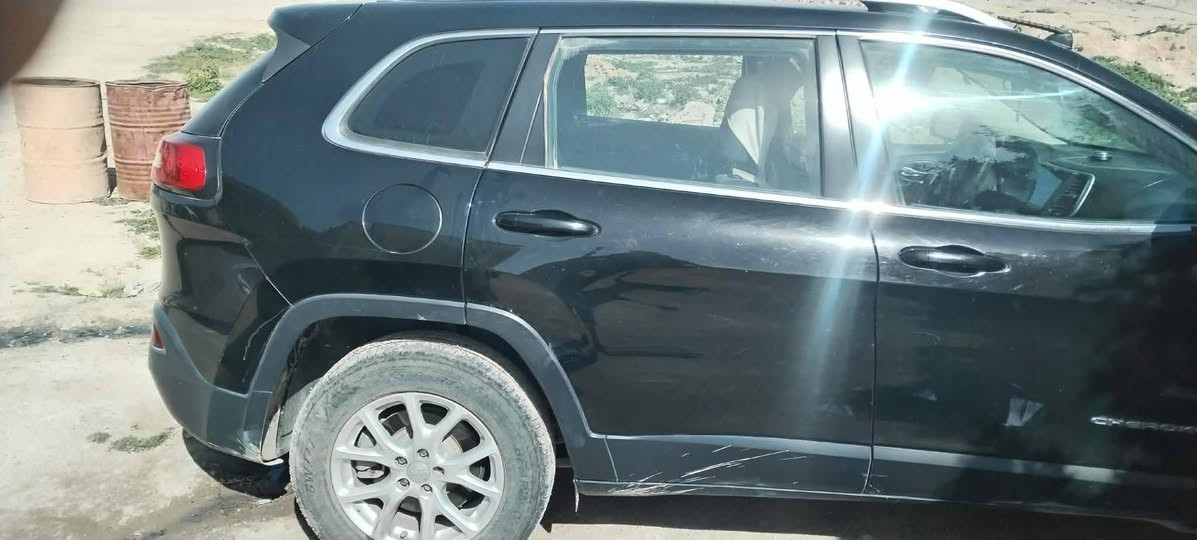 السلام عليكم جيب بزون 2017
جامرلغ او بونيد بدون دواخل
السياره كازكيت ضعيف بيها محرك مبدل سنويه ل2027
***********
السعر 122 وبي مجال
