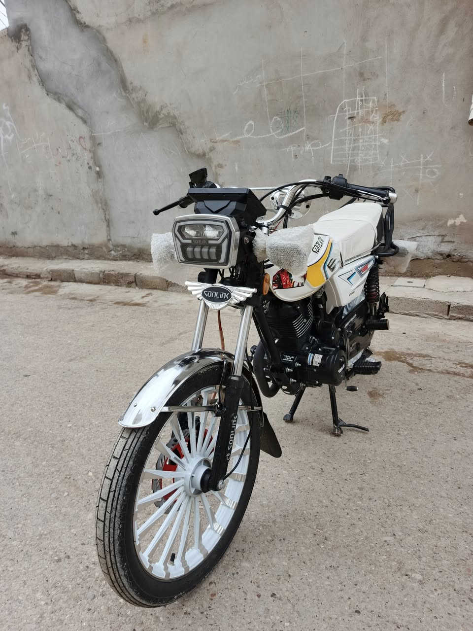 سلام عليكم دراجه سيفان موديل25 للبيع بعقوبه تقاطع الساده الرقم *********** سعر خاص

