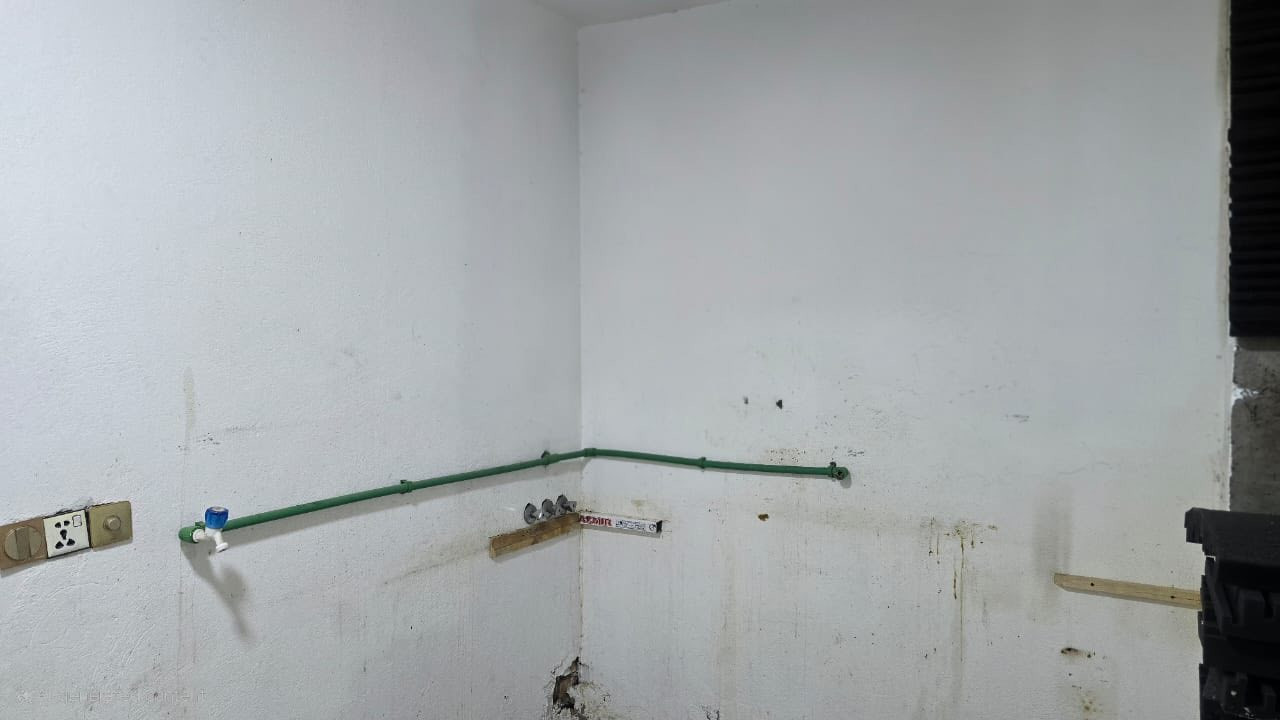 السلام عليكم 
مشتمل للبيع 
يتكون من غرفه وصاله مطبخ واستقبال و صحيات 
عنوانه حي الجهاد الجمعيه شارع مركز الشرطه العام 
بسمي تحويل مباشر 
السعر 72 مليون 
للاستفسار الاتصال على الرقم 
***********
