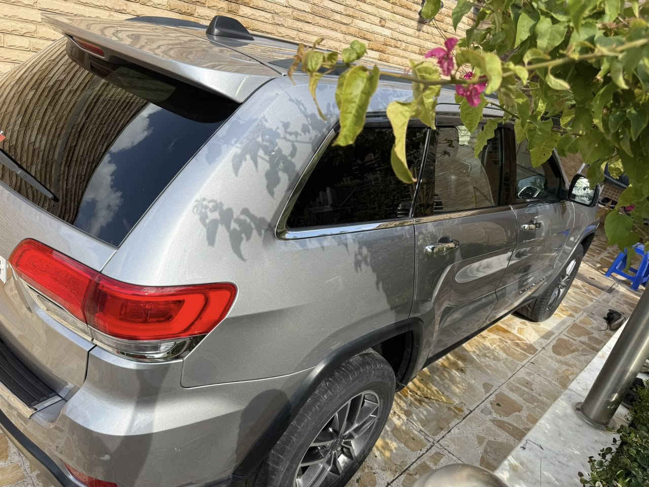 جيب كراند شيروكي
موديل 2019 شكل لجديد 

رقم سليمانية تحويل مباشر  
ماشية 62 mi

لمتدد فول واحد علا واحد ماعدة لفتحة

🔹خزن ميموري كشنات 

🔹رادارات امامي خلفي جانبي + نقاط عمياء

🔹كشنات جلد + تدفئة كشنات + ستيرن تدفئة وهزاز 

🔹 موس تحديد قيادة / صحراوي/ جبلي/ غبار / طبيعي 

🔹نضام 4x4 دفع رباعي 

🔹شاشة ابل كار بلي + كامرة دوارة + حساس خلفي 

🔹 بصمت تشغيل + بصمت ابواب + صندوك كهرباء 

🔹 مكينة 3600  ستة سلندر 

🔹 تشغيل عن بعد 

🔹كشنات كهرباء الصدر وسائق 

🔹لايتات زنون LED 

🔹اشاير بل مري 

عليهة ادامة كاملة 

🔻 تخم تاير 

🔻عبوت فيت بم وكالة اصلي. ضمان سنة

🔻دهن مي راديتر تبريد كلة جديد 

🔻 اسبير وجك بعدهن علا وضع الشركةً

حادث بسيط جاملغ وربع البونيد  بدون ايرباك 

شواصي لغود ايرباك كفالة

سعر 205 

مكاني بغداد البلديات 

***********
