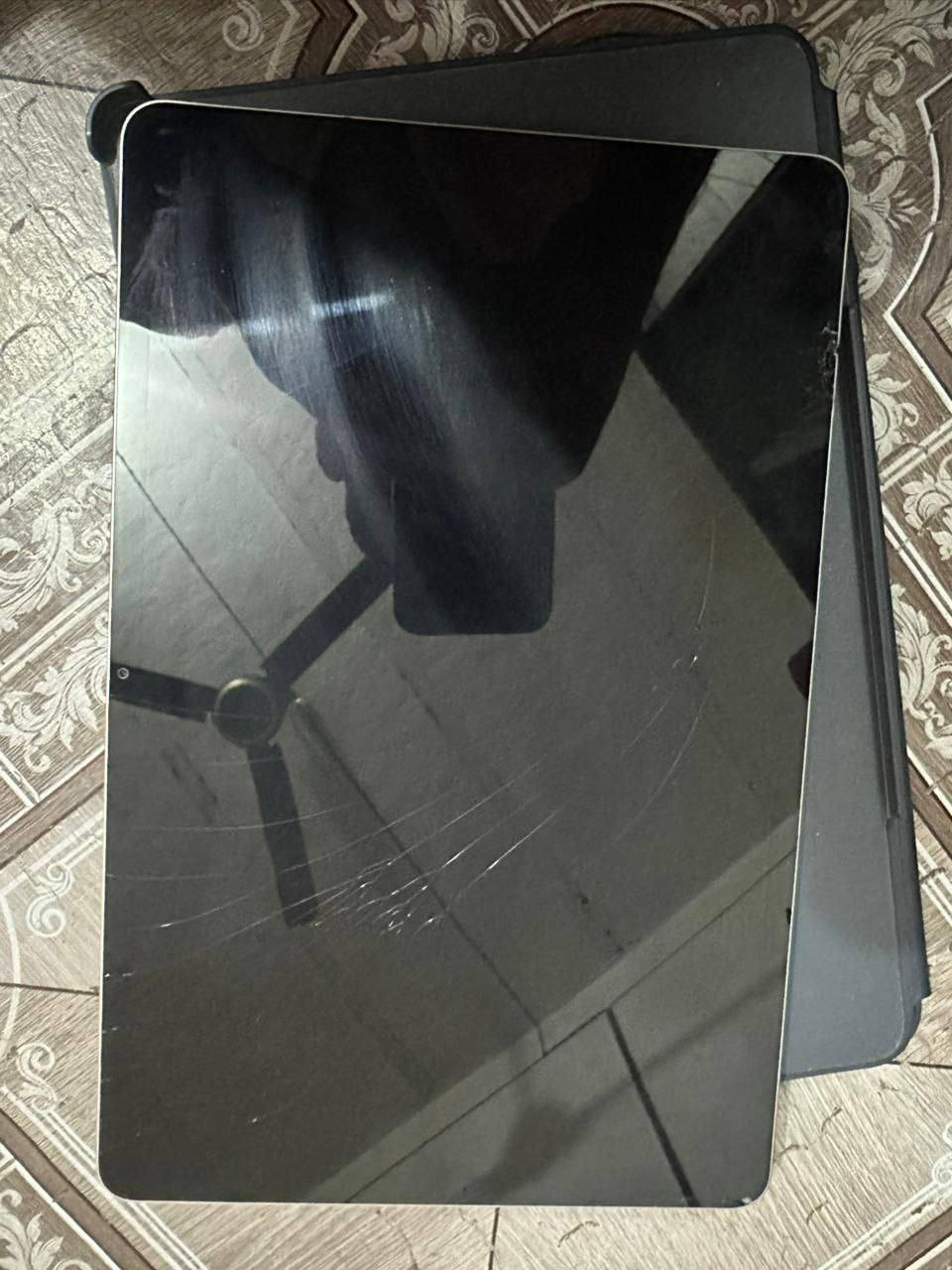 باد 10 هونر بعد شركة كامل ملحقاتها مع الكارتون او وصل الاستلام فقط الشاشه مفطوره مثل ماموضح بالصوره بدون أي تأثير على الشاشة شرط الفحص والضمان/ السعر 350 للاستفسار *********** سوق الشيوخ
