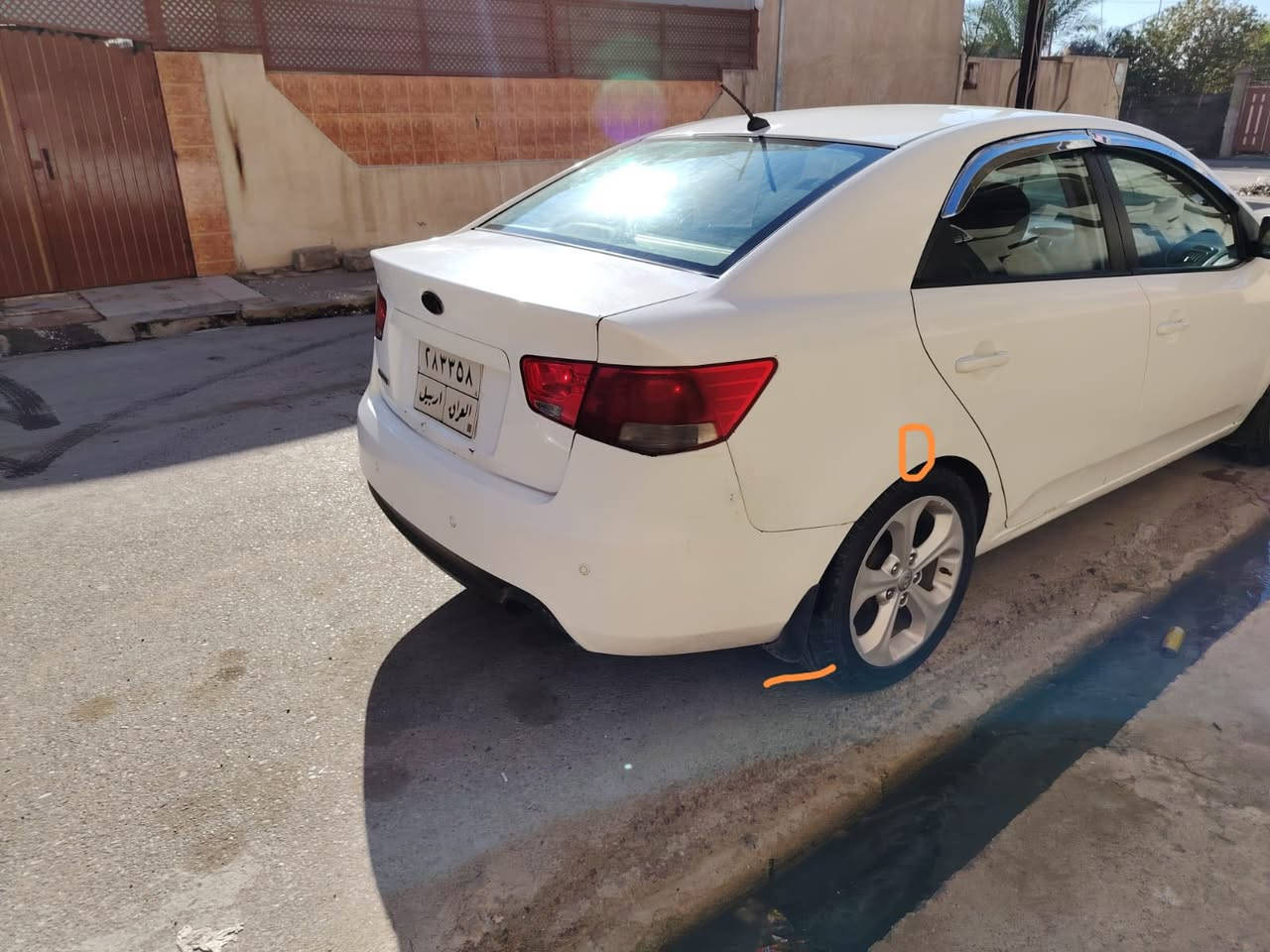 السلام عليكم 
كيا سيراتو ٢٠١١ مكينة ١٦ كوري  
صبغ ربع البوند وربع الجاملغ مثل ماماشر بالصور بدون داخل بدون ايرباك 
كير ومكينة ذهب طخم جديد تاير جديد 
سيارة حلوة حيل 
السعر ٨٨ 
مكان السيارة الموصل 
للاستفسار 
***********
