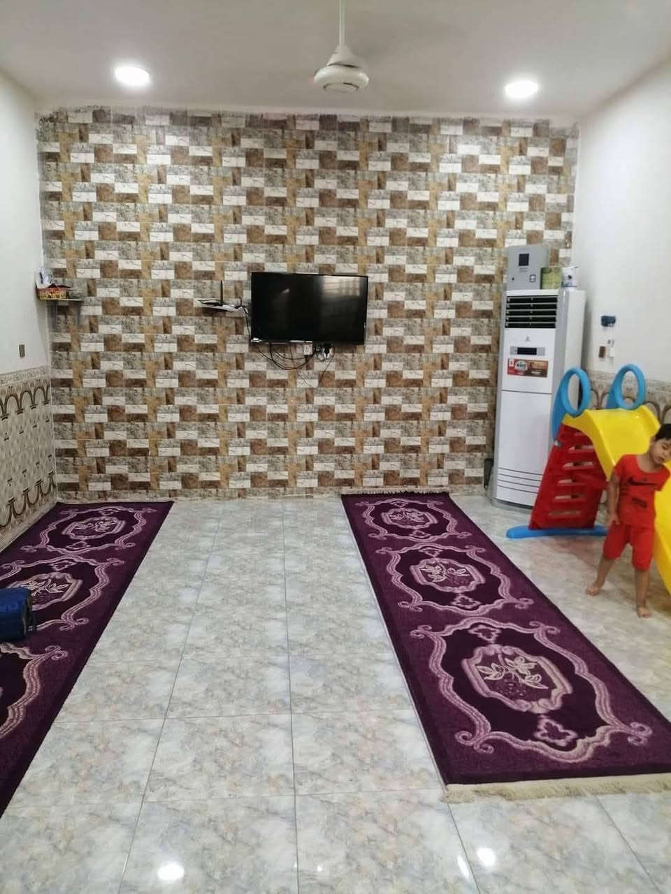 -ٱلسّلٱمّ:عليكم عِنـ.̷̷̸̷̐ـديّ  بيت وقطعه كاع العامري  مساحة 250 متر وبصفه قطعه ايضآ مساحتهه 250  قرب السكله للاستفسار مع صاحب
-ٱلسّلٱمّ:عليكم عِنـ.̷̷̸̷̐ـديّ  بيت وقطعه كاع العامري  مساحة 250  يتكون م̷ـــِْن صاله استقبال غرفتين نوم صحيات مطبخ حار وبارد حديقه وبصفه قطعه ايضآ مساحتهه 250  قرب السكله للاستفسار مع صاحب 
حجي لطيف ***********
