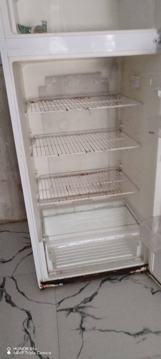 ثلاجه كبيره شغاله فول بيها خياس قليل جوه ما ماثر عليها سعر 180 وبيها مجال قليل


**إذا كنت صاحب هذا الإعلان وتريد حذفه لأي سبب، رجاءا أرسل رسالة إلى الدعم الفني**