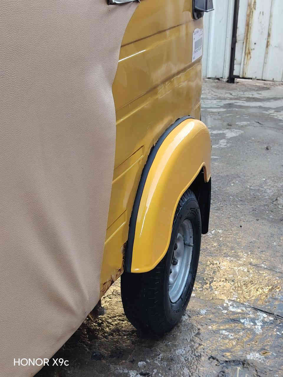 سلام عليكم عندي تكتك 18شوفت عينك بيه خياسات تكتك مكينه مكفوله داخله نضيف تايرات نضيه مكان بغداد شعب ***********
