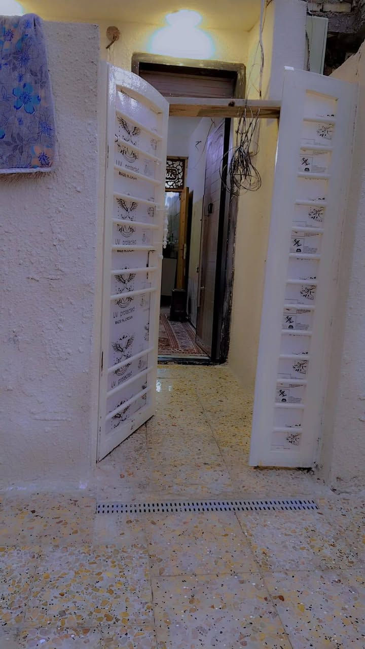 لبيع ٥٠ متر زراعي بلخامسه يم الدعم اللوجستي قرب حسينيه رقيه صاله و٣غرف نوم ٣في١٧ ***********
