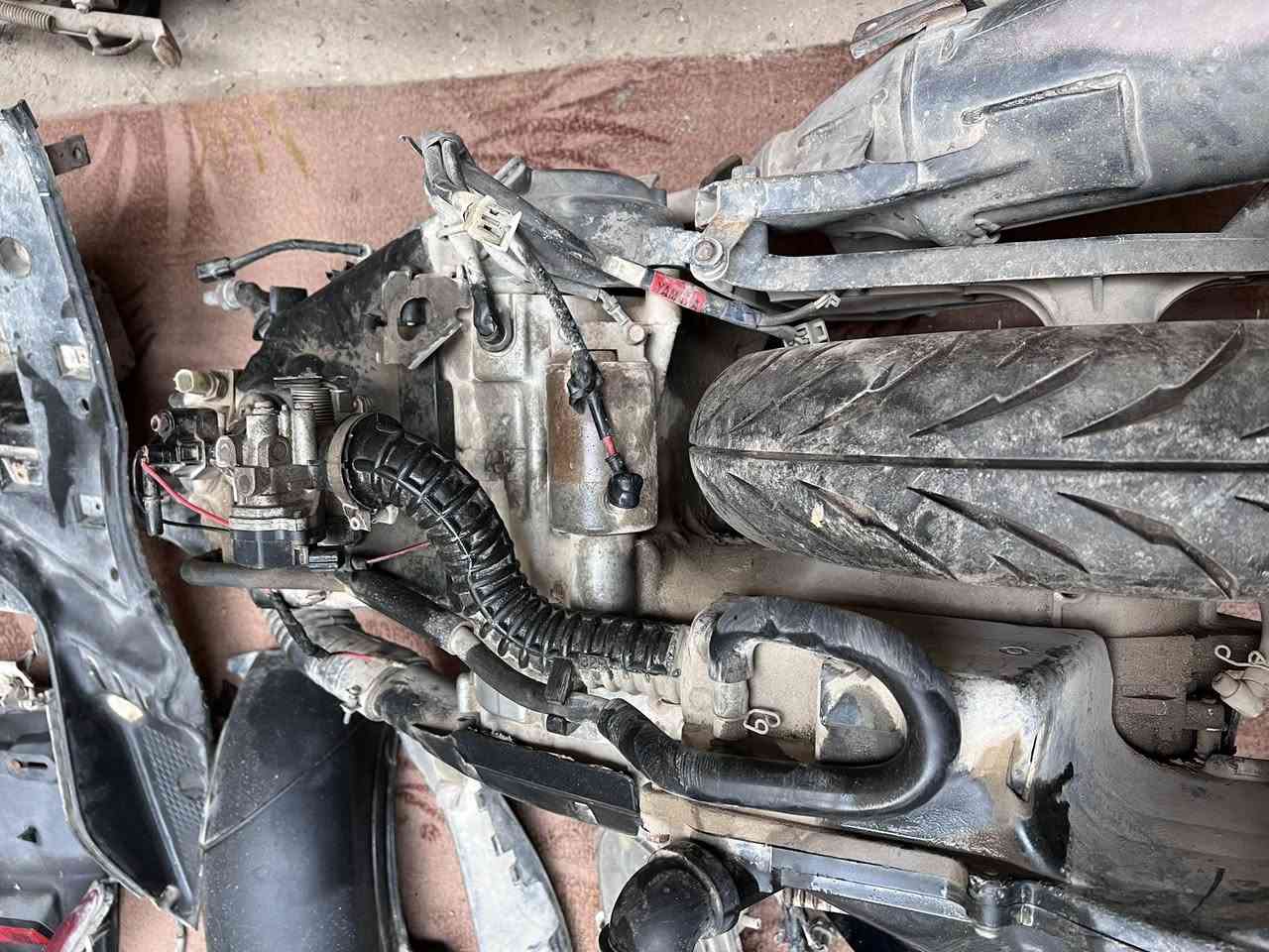 اسلام عليكم دراجه بريز ياباني كوم حديد السعر 200وبيه شي بصيط المكينه ممفتوحه وغراضه  موجوده كله شوفت عينك ***********الرقم بي واتساب وتصال
