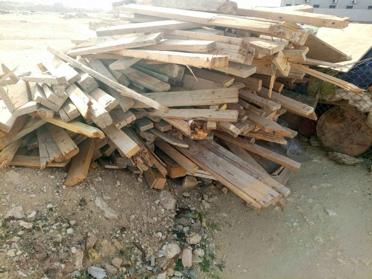 السلام عليكم سيور خشب للبيع المكان حديثه لنبار مقابيل لمستشفى الجديد السعر 250وبي مجال *********** اكو توصيل حسب لنتفاق
