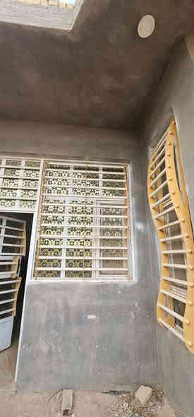 بيت للبيع يقع على طريق الدغاره مقابل مشتل الربيع مساحه ٤٥٠ متر  كافه الخدمات للاستفسار ***********
