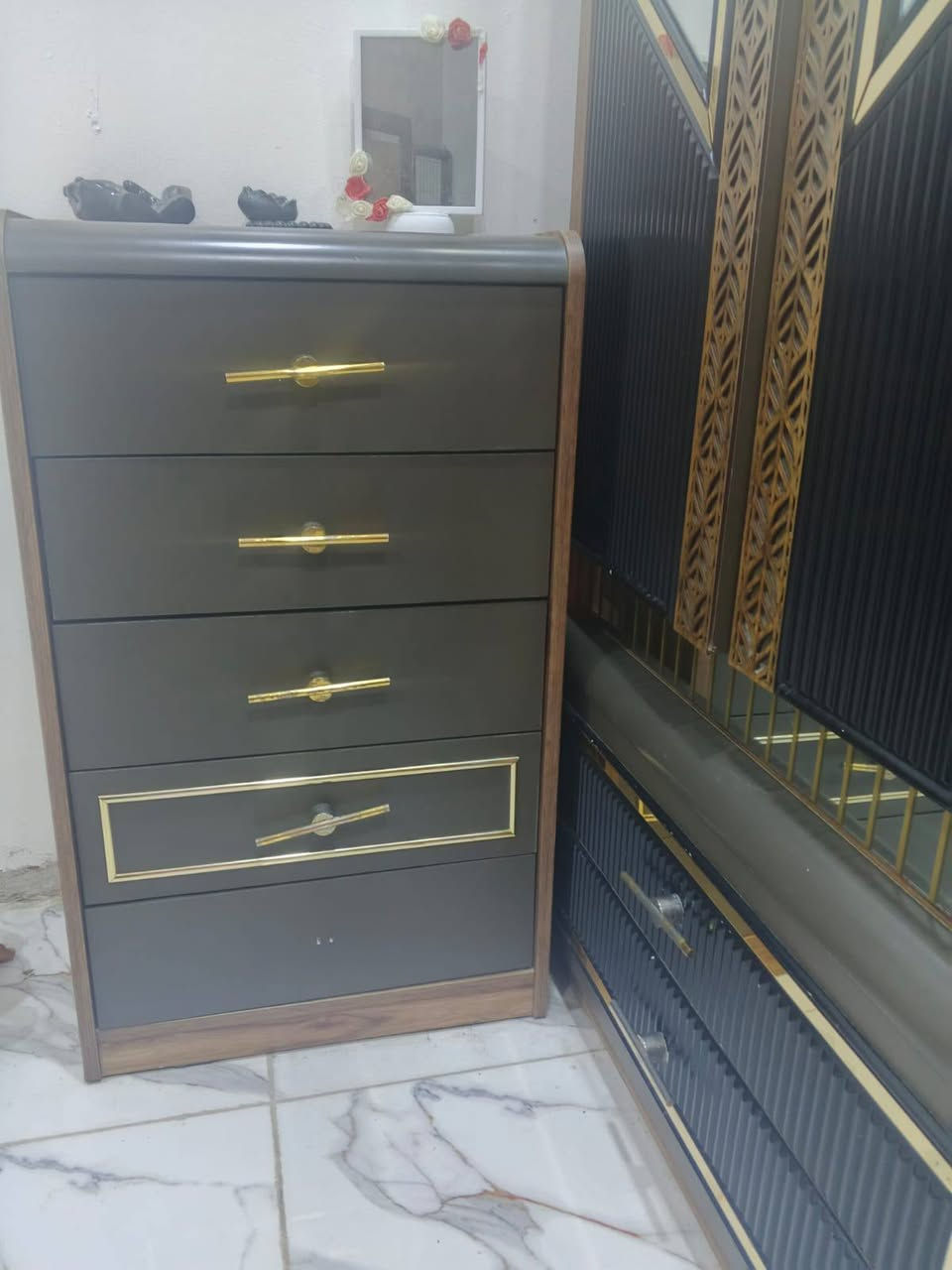 غرفه للبيع نظيفه
مجرات يراد تصليحها بسيط 
سعر 750
الخضر


**إذا كنت صاحب هذا الإعلان وتريد حذفه لأي سبب، رجاءا أرسل رسالة إلى الدعم الفني**