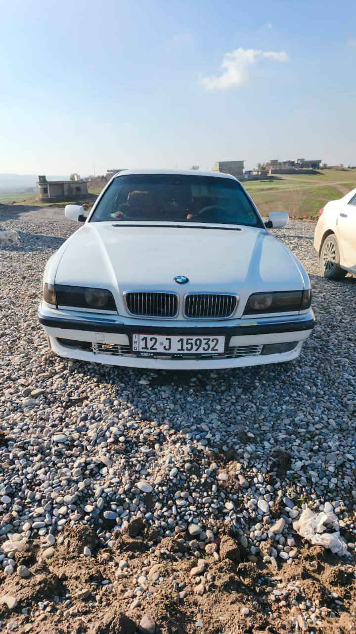 السلام عليكم سيارة كاسحة موديل 95 حجم 730محرك 8 سيارة مابيها صبغ فقط من جهة سايق جاملغ كير ومحرك بحالة جيدة طخم تاير نص عمر طخم جديد غرفة فقط ناقصها ترتيب سعر 50وبيها مجال سنوية باسمي شرط التحويل كابون ماستر😍***********
