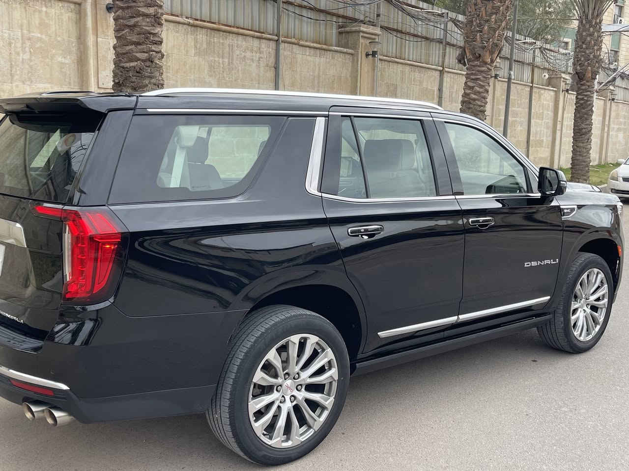 السلام عليكم 
جمسي دنالي مديل ٢٠٢٢ فول مواصفات
مكفوله من الصبغ والبارد والفتح
مكينه مفتوحه وبيه حالوب بسيط مو قوي 
مكان السياره بغداد الاعضميه 
رقم التلفون ***********
