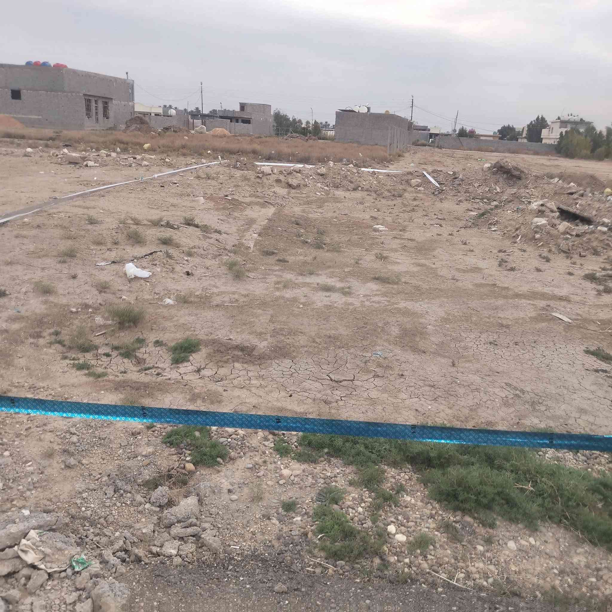 قطعة أرض للبيع المساحة 145 متر واجهه 7 وربع ونزال ٢٠ متر قرب المنتجع خدمات كامله تبليط شارع عرضه 10 متر بالإضافة إلى الماء والكهرباء والانارة طابو صرف سند 25 والقطعة بأسمي السعر 35 مليون
***********
