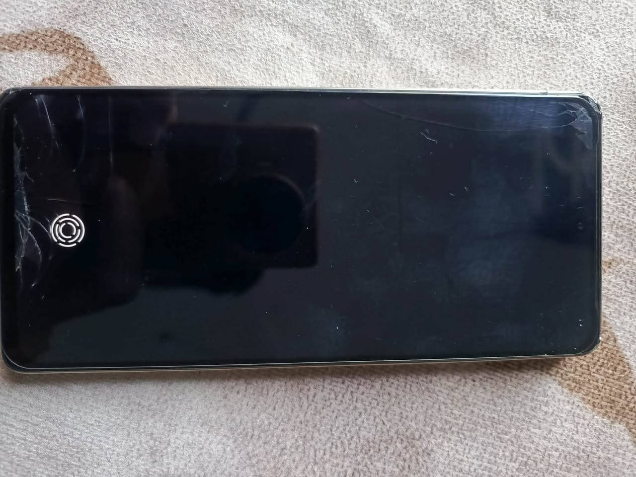 تكنو كامون 30 بي ذني الافطور بشاشة كدامكم كلشي موضح بصور ولفيديو أريد مراوس ويه إيفون 11 برو ماكس ونطي فرق 25 ألف رقمي ***********
