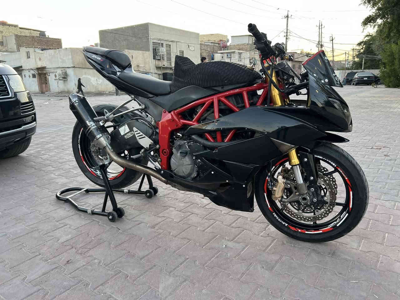 سلام عليكم 
شباب لحد يخابرني يكلي مكفوله شوفة عينكم 
كاوسكي موديل 12
الدراجه بيه تزويد
ستيرن عريض
 تانكي خسفه شغل يخبل
  مبرمجه طلقات ونار
الدراجه تريد ستخدام
 تريد لعب 🎱🎱
 مناقصه اي شي مكان الدراجه بغداد الطوبجي السعر 25
*********** 
اتصل وبيك خير وتدلل 
بدون اوراق
