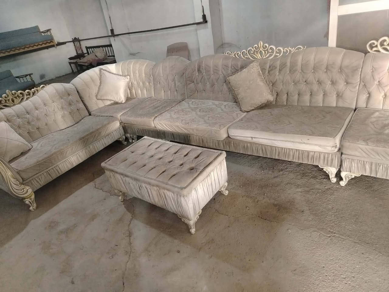 تخم ديوان 9 مقاعد نضيف سعره 250 خاص او واتساب ***********
