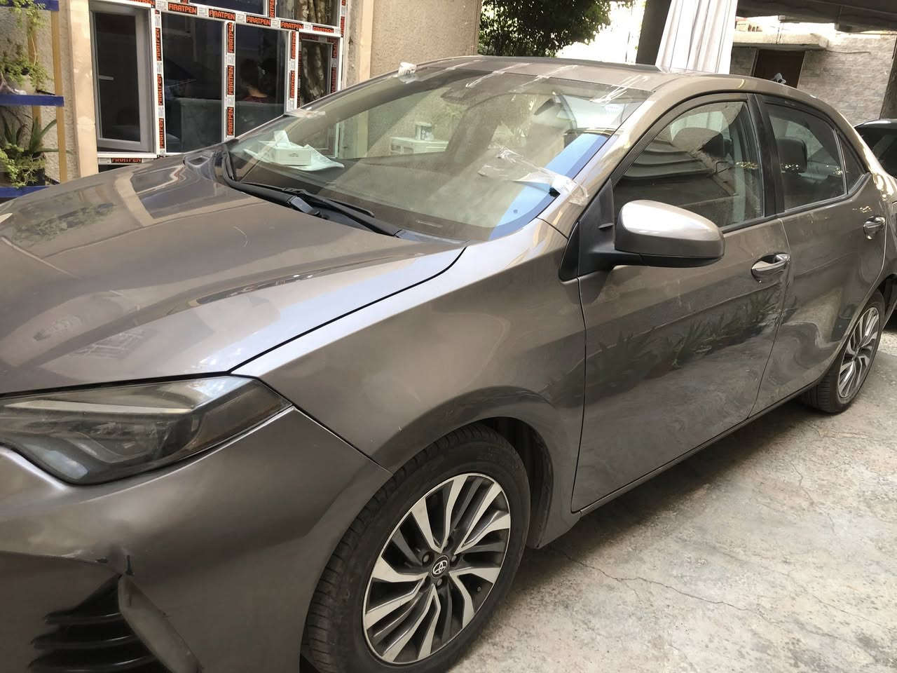 كورلا 2017 xle
فول مواصفات رادار فتحة 
بصمة تدفئة كشنات 
تسخين مري 
ماشية 150 ميل 
ضرر قطعتين جاملغ وبنيد بدون دواخل بدون ايرباك
السعر 143 وبيه مجال بسيط 
العنوان بغداد
رقم الهاتف ***********
