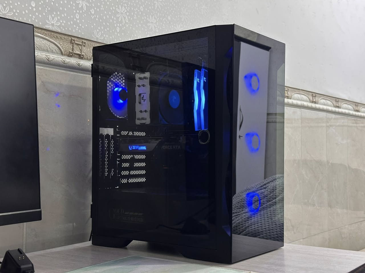 للبیع
Gpu: RTX 4060ti Zotac 2fan 8Gb

Cpu: Ams Ryzen 5500

Cooler: AG400 plus dual fan

Motherboard: ASUS PRIME B450M-A II

PSU: Segotep GP750G 650W 80 plus gold

Ram:T-Force Delta RGB DDR4 16GB (2x8GB) 3200MHz

Ssd:Lexar NM620 M.2 2280 PCIe Gen3x4 NVMe (1TB)

سعر: 1200 و مجال قلیل


**إذا كنت صاحب هذا الإعلان وتريد حذفه لأي سبب، رجاءا أرسل رسالة إلى الدعم الفني**