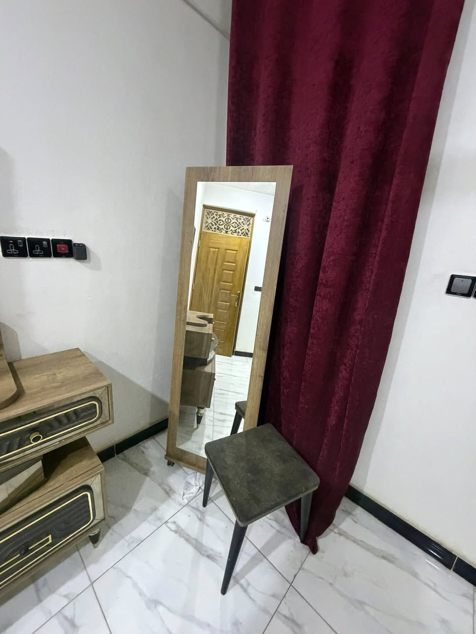 غرفة نوم مستخدمة نضافة 95‎%‎
عدد القطع 9 
كوالتي عالي 
نضام بيبان 
سعرها مليون ونص


**إذا كنت صاحب هذا الإعلان وتريد حذفه لأي سبب، رجاءا أرسل رسالة إلى الدعم الفني**