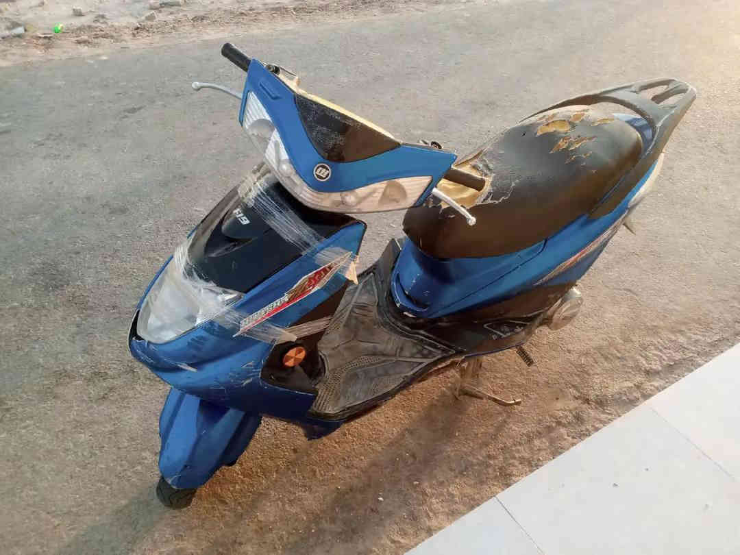 ذبانه محرك شغال كل شي ما بيها سلف شغال السعر 140 وبيها مجال محافظه السماوه والرقم واتساب ***********
