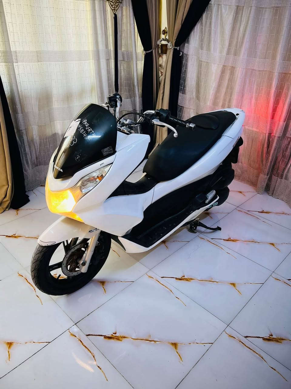 السلام عليكم وكاله وكاله ماشيه   للبيع دراجه pcx ياباني  اصلي دراجة مال رمبه ماخذها رمبه الدراجه على ايدي 
الاصلي دراجه جديده مال جناي
الاصلي دراجه كامله أستان كهربائي حساس ازدحام ٢ دراجه جديده الدراجه مكينه لوك برغي ممفتوح بيهه شلعا معدل خير من اللّٰه دراجه تكول جديده بمعنئ الكلمه واحلا من الصور دراجة مكينه مكفوله اي نقص مابيه
السعر مليون و250    
اي استفسار*********** بغداد
