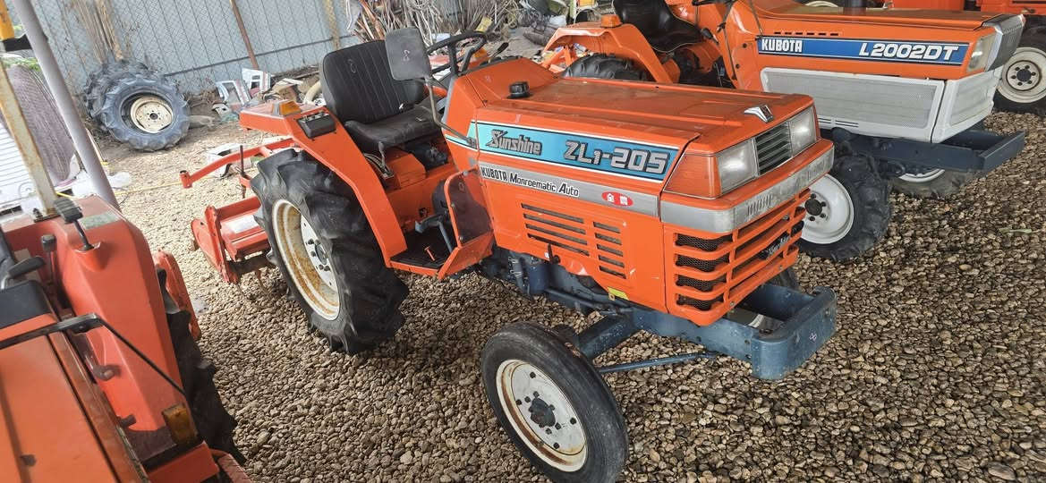 مكائن خاصه للبساتين مع رافعات شوكيه ٢طن مع رافسات يدويه مع محركات كابوتا ٣بستم خاصه للمولدات مع معدات مكائن زراعيه من عربانه وديجر وخرماشه ومعدلان وفدان ومرازه عمل عراقي حدادي درجه اولى موجوده في بابل الهاشميه هاتف*********** و*********** يكون الرد فقط على الاتصال او المراسله على الخاص مع الصوره...
