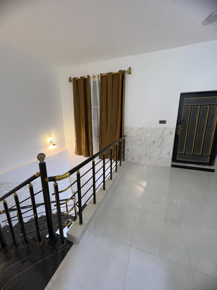 مشتمل للايجار طابقين بالزراعه خلف المعارف مساحه ١٠٠  /***********
