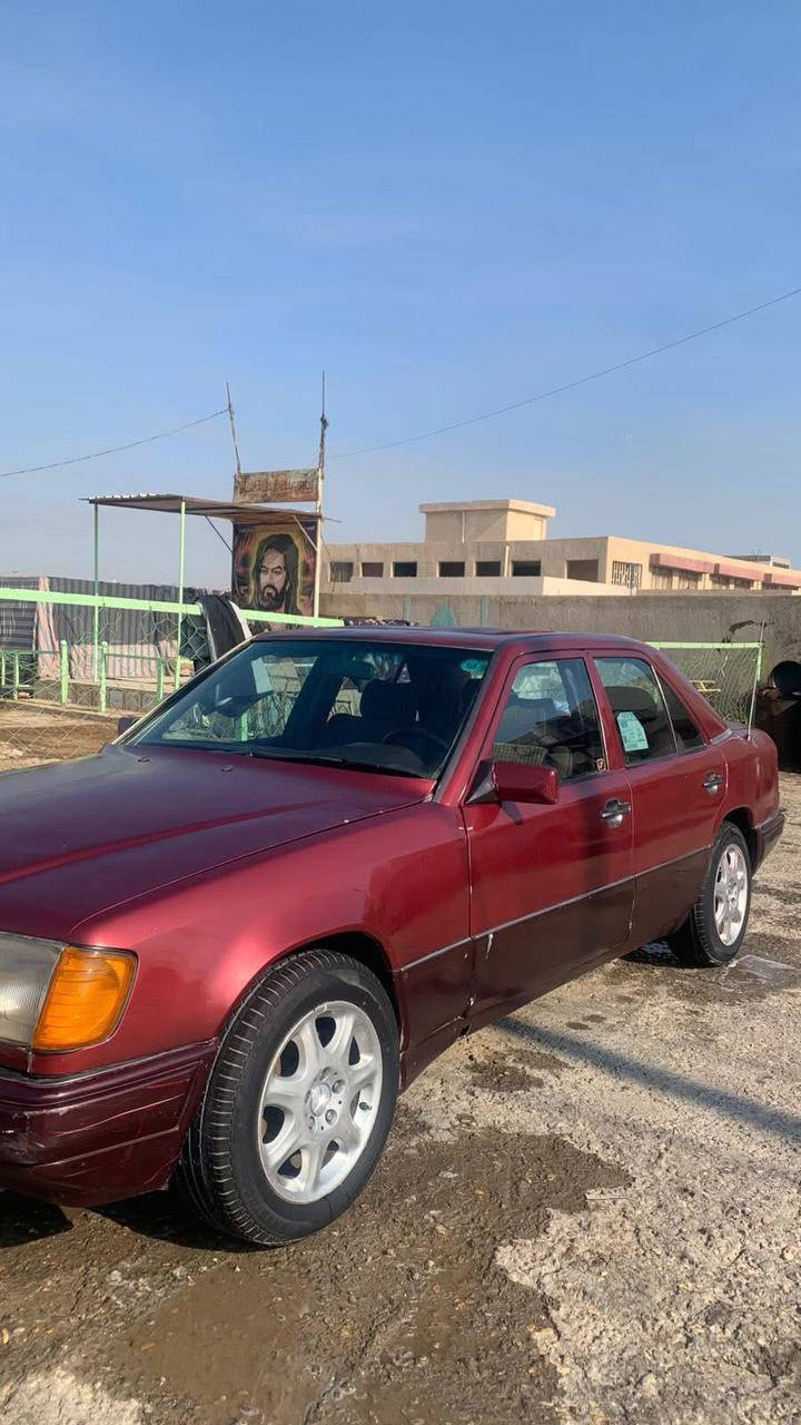 مرسيدس دب ١٩٩٠
محرك كير بشرط الحدادية نظيفة 
التبريد شغال بس معوز غاز وشرط على الفحص 
السيارة مصبوغة عام جمالية 
قواعد الدبلات الأمامية معمرة. تعمير شرط كفالة 
سعرها ٣٩ وبيها مجال كلش بسيط
مكاني ذي قار / الشطرة 
***********
