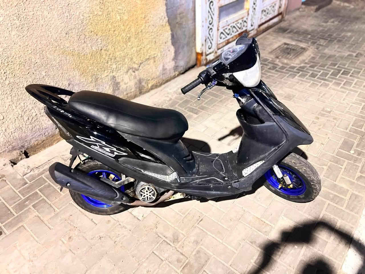 ماكس عدلة للبيع دراجة حلوة وقوية وتشگ الكاع شلعة ومعدل غراضها كلها جديدة وتخبل يرادلها ترتيب كهربائيات والكشات يرادله راسطة العنوان القبلة حي الجامعة السعر 800 وبيها مجال قليل للطيبين*********** متواجد واتساب واتصال
