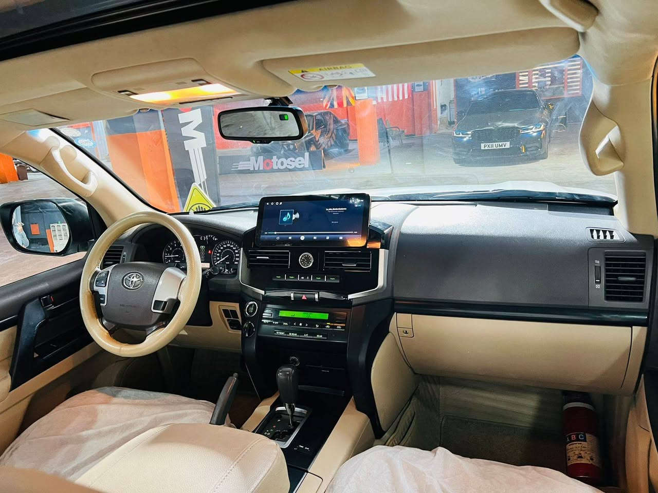 ***********
***********
جۆری سەیارە/توتێتا لانکلۆزەر
سعری/ 385 $معامەلە
مۆدێل/٢٠١٥ مانگی ٨
ڕۆشتو /١٣٧٠٠٠
ڕەنگ/سپی سەدەف
موسەفات/GX
شەریکەی ساز
ڕەقەم سلێمانی
ڕەقەمو سەنەی تازە 
تەحویل خرامە بەشەرت
گێڕومەکینەی نەکراوەتەوە بەشەرت
V6
بێبۆیاخ دوسێ PDR  هەیە 
تاقم تایەی تازە پێشو دوای مەزبوت 
تەبریدو کارەبای بەشەرت
سەیارەکە کامل سێرفس کراوە 
دەعامی بۆ دەعامی بەشەرت
شوێن سلێمانی 
***********
*********** السليمانية, العراق
