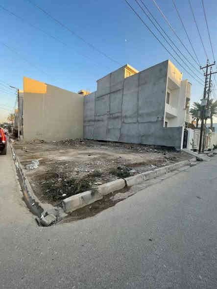 قطعة أرض ركن  للبيع  (طابو صرف) في موقع مميز في بعقوبة حي المصطفى  (سبعة نيسان) قريب على كلية التربية الأساسية خلف شركة الوسيط ومول الياقوتة.

المساحة / 185 متر.

الواجهة/ 10.3 متر
النزال/18 متر.

تقع على شارعين خدمات كاملة.
للاستفسار الاتصال على الرقم / ***********
