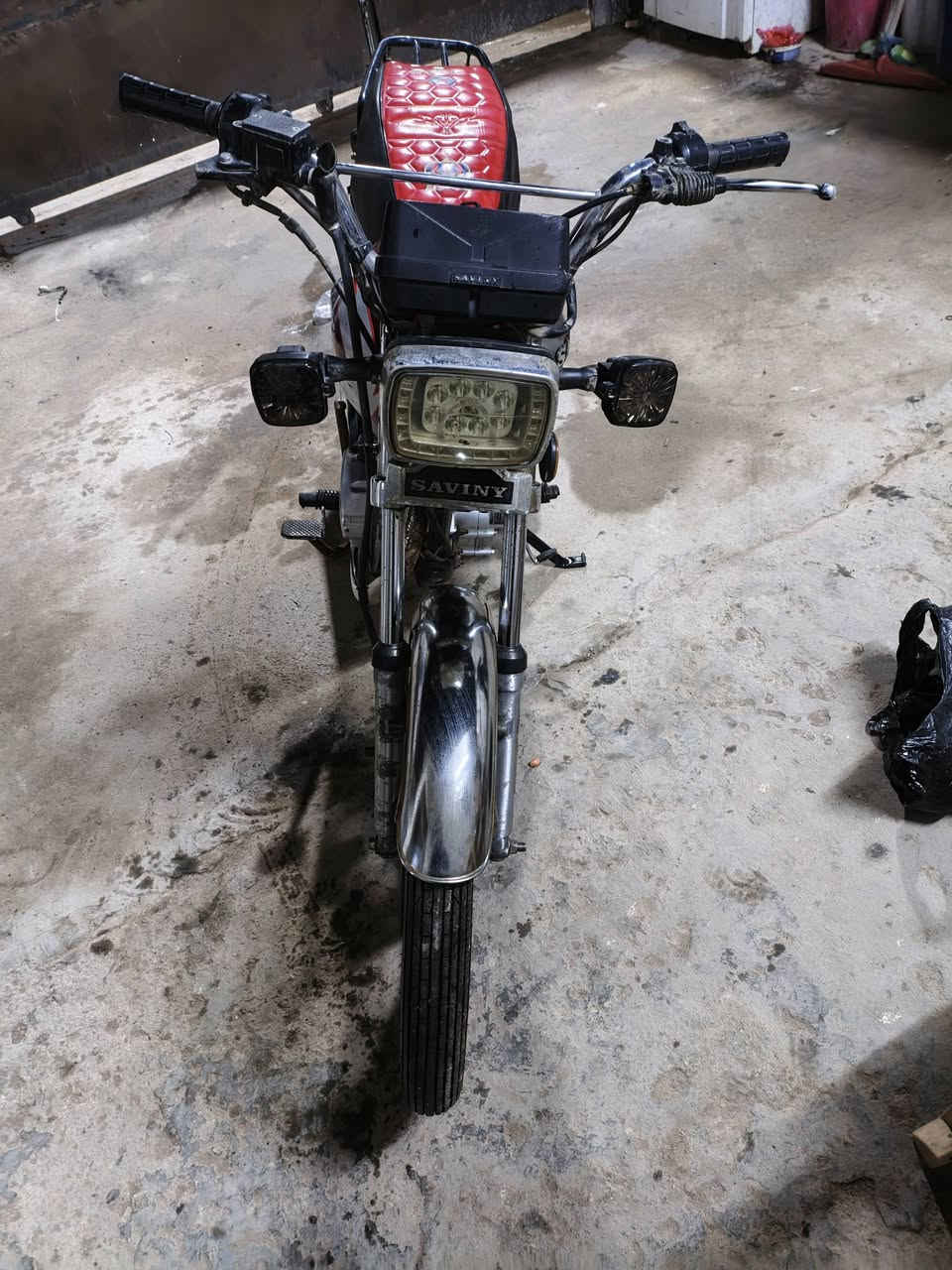 سلام عليكم دراجه للبيع 5كير مكينه ما مفتوحه وراق كامله كهربيات شغاله تايرات جديد يرادلهه ترتيب بصيط باتري هابط مكاني بغداد جسر ديالى الكرغوليه بقرب مول المراء سعر 350وبيهه مجال حك لجيه ***********
