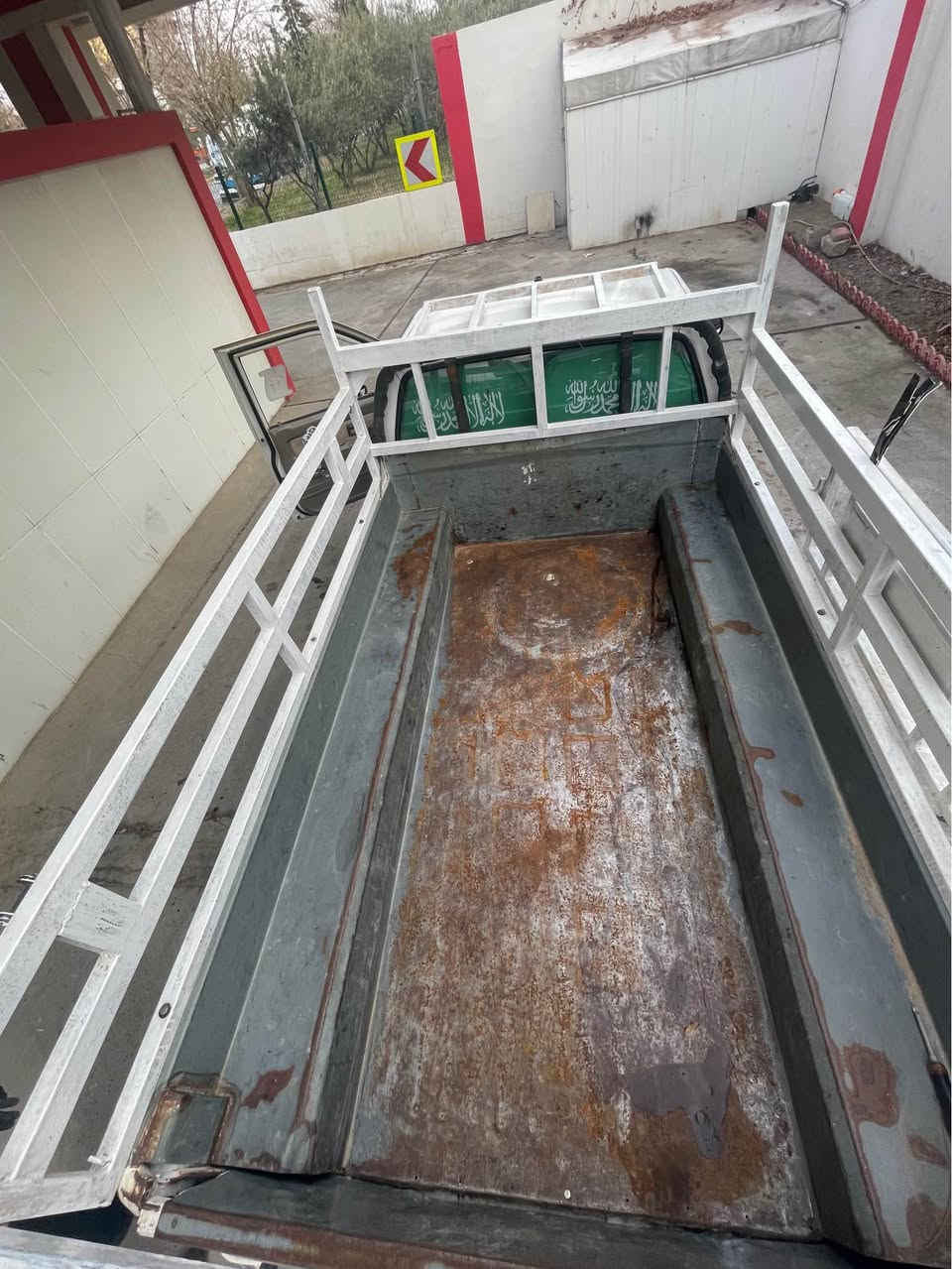 پیکاب شوکا مۆدیل 2013 ABS غاز و بەنزین بی دەعم بی لیدران گیر و مەکینە بەشەرت  پینج قولاب وەرگەرای نیە سەیارەکە موشتەری تەلەفون  بکە  سعری 50 وەرەقە و معمالە 
***********
*********** أربيل, العراق
