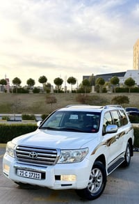 لاندكروزر GX.R • ٢٠١١ • ١١٢٠٠٠ كم