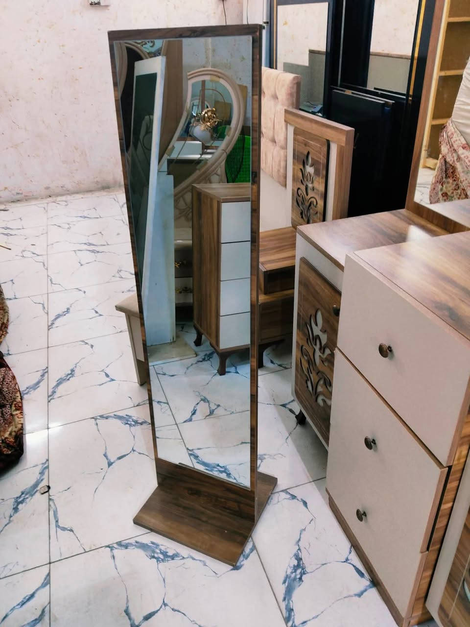 غرفة تركي 8قطع نظام ابواب ❤ ✨
نظافة 95 / 100 ❤✨ 
السعر 550 مع الشد 🪛ونقل 🚙
داخل بغداد متوفر توصيل لجميع المحافظات 🇮🇶


**إذا كنت صاحب هذا الإعلان وتريد حذفه لأي سبب، رجاءا أرسل رسالة إلى الدعم الفني**