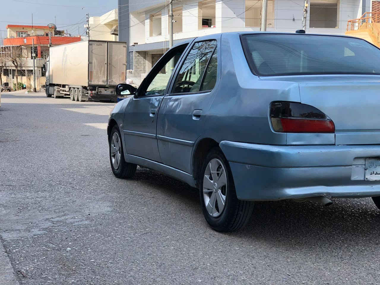 بیجۆ مودیل 306مودیل ٢٠٠٢
ژ.م ***********
شوێن سلێمانی نرخی ١٢گەڵا
گێڕ عادی گێڕوو مکینە بەشەرت
ئاڕمی سلێمانیە ئاڕمەکەی ون بوە بەشەرت ی ئەوەلیات
دەعم و لێدراوی نیە
سەیارەیەکی جایزو ڕێک وو پێکە لێخوڕینی زۆر باشە
کارەبای ئیش دەکات السليمانية, العراق
