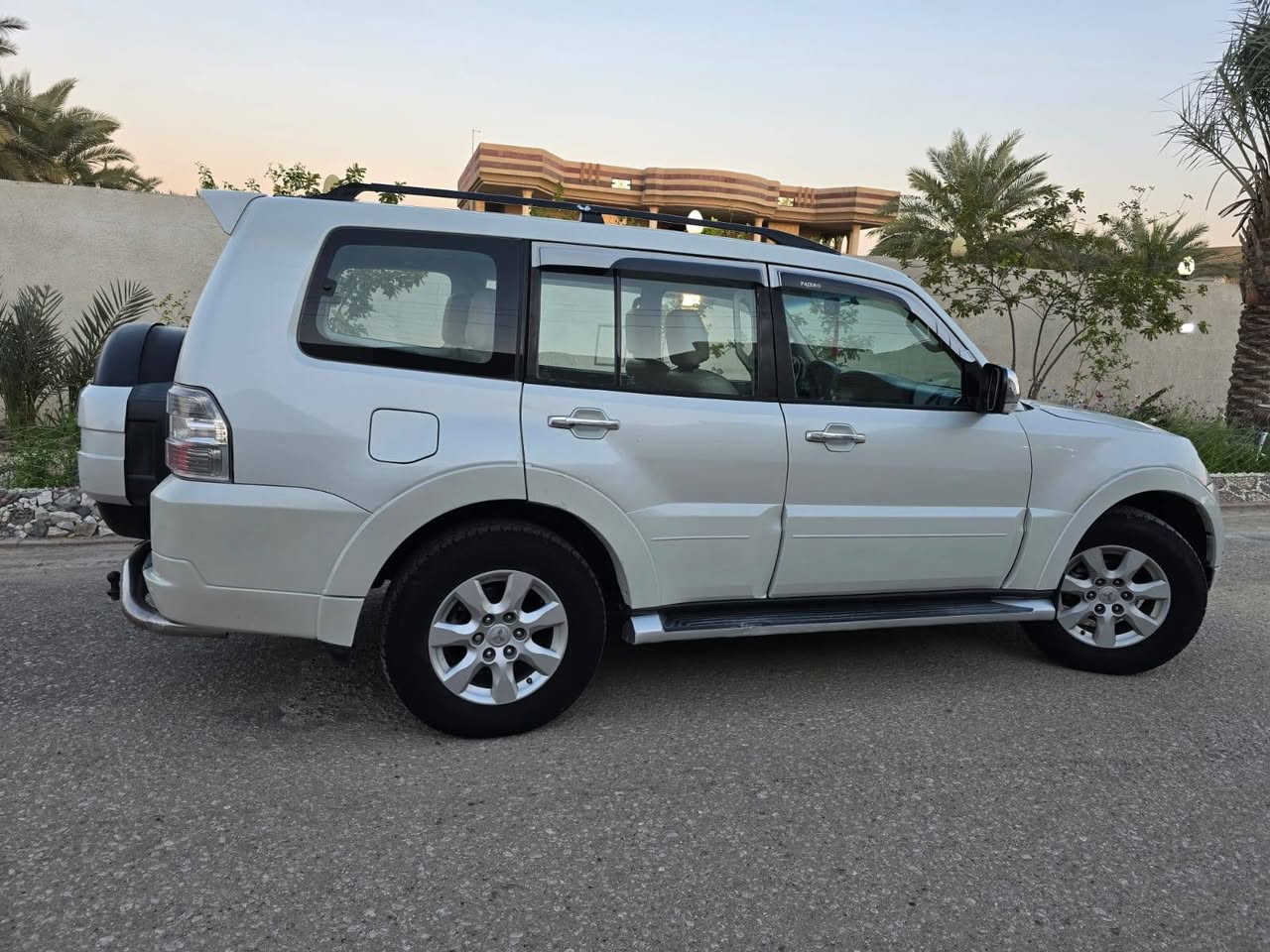 السلام عليكم اخوان باجيرو موديل 2008 حبتور بيها ثلاث قطع صبغ بسمي سنويه السياره جنايها صارلها سنه ونص عندي نظيفه بمعنا الكمله فول موصفات سلايت تبريد مركزي نضافتها 100% مبيها نقص برغي جاهزه من كلشي  الاستفسار
العنوان بابل 
***********
***********
