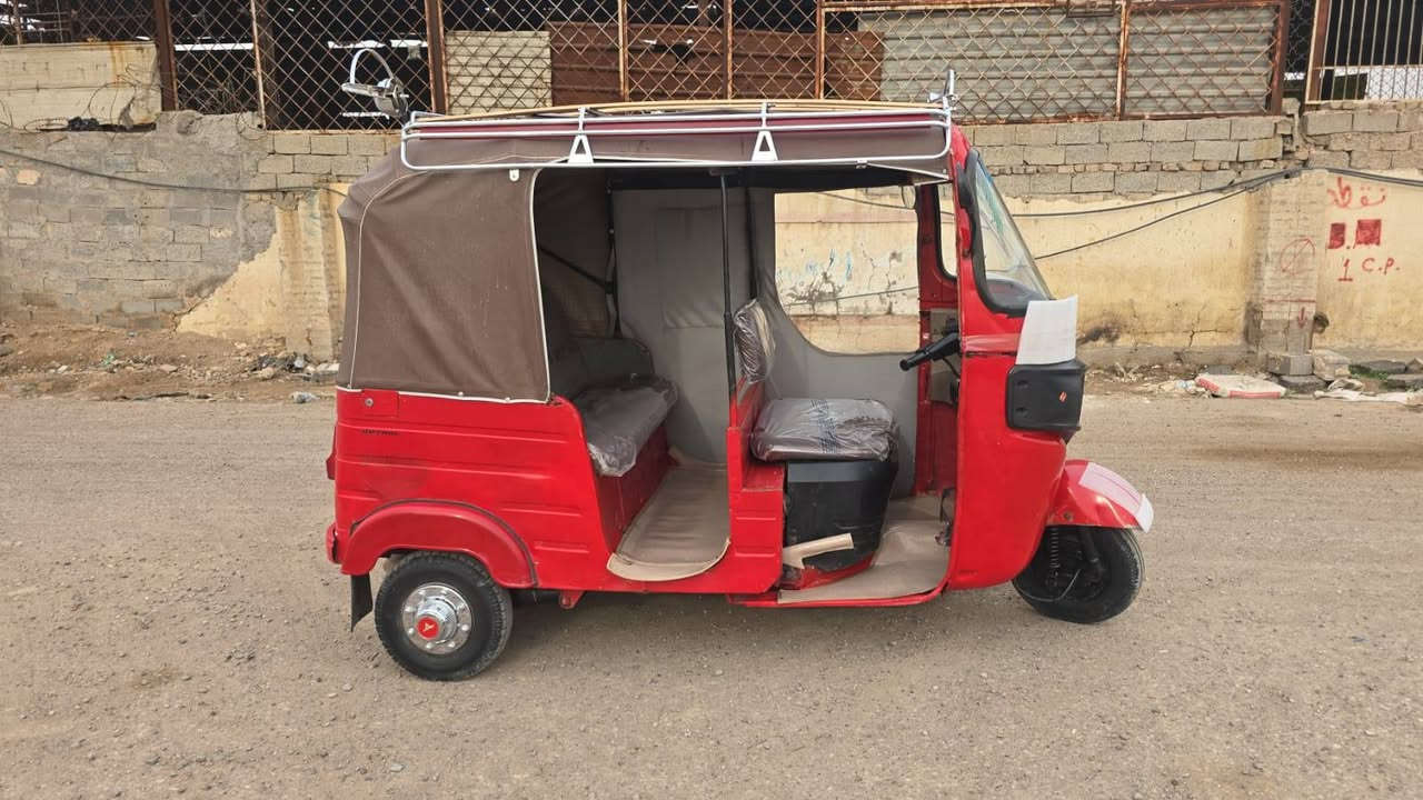 للبيع موديل 18 رقم وسنويه تحويل مباشر بيها مكينه مال 20 سيبايه درك كبات تايرات كلهن جدد***********
