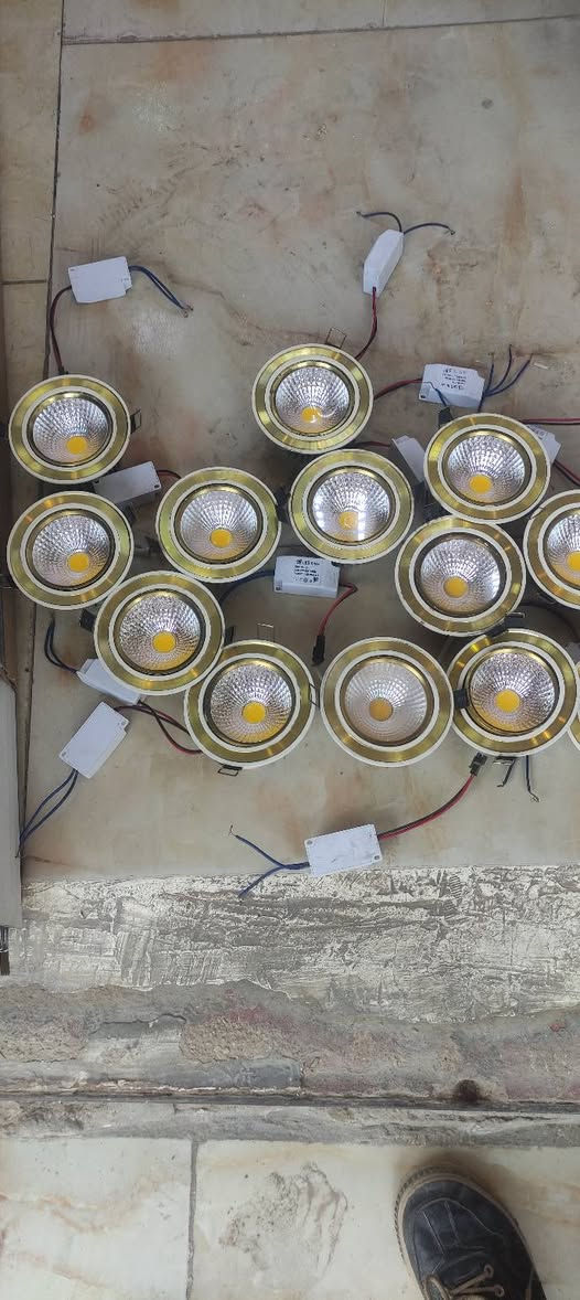 گلوبات للبيع مال سقف ثانوي شمسي
اصليات شغالات استخدام قليل 

متحرك قياس من الضهر 8سانتيم وجه 11سانتيم 

ابيعهن شلع 20 قطعه 120الف وبيهن مجال 

رقمي *********** بي واتساب عنوان بغداد جديده خلف البريد
