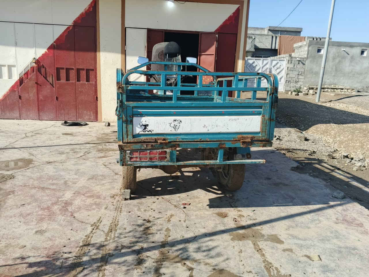 السعر 800 ملاحضه ويه محجر كامل رقم ***********
