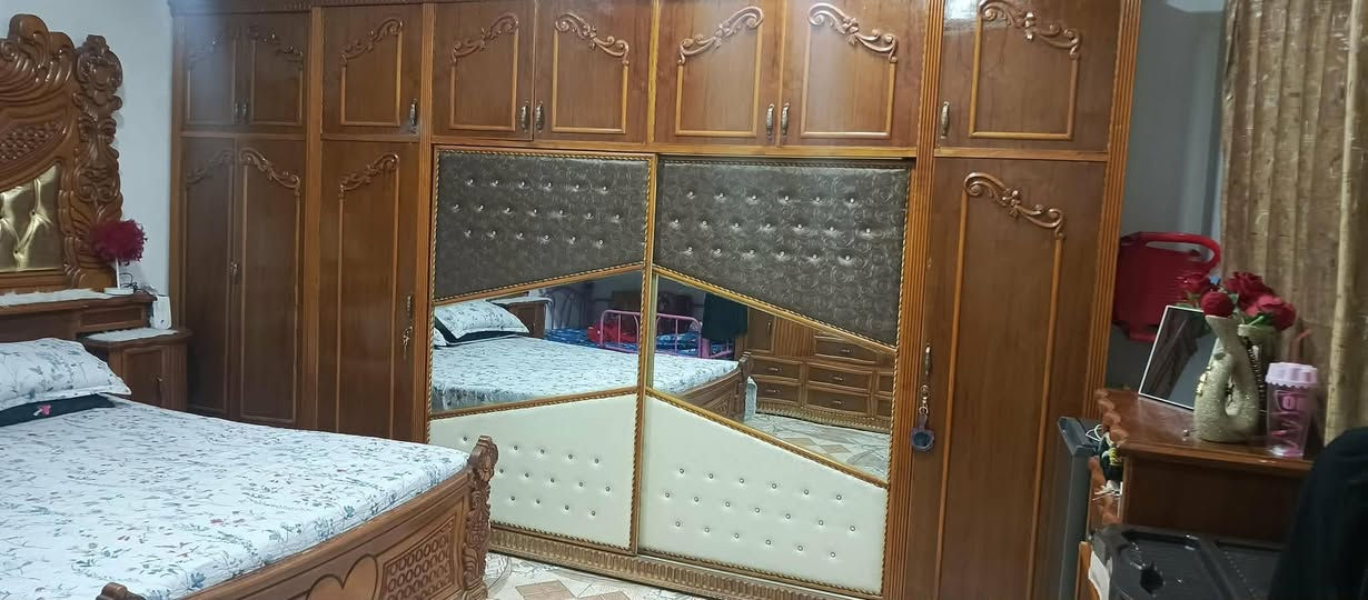 السلام عليكم غرفه خشب عراقي درجه أوله للبيع سعرها مليون و٢٥٠ العنوان حي السكر لتواصل ***********
