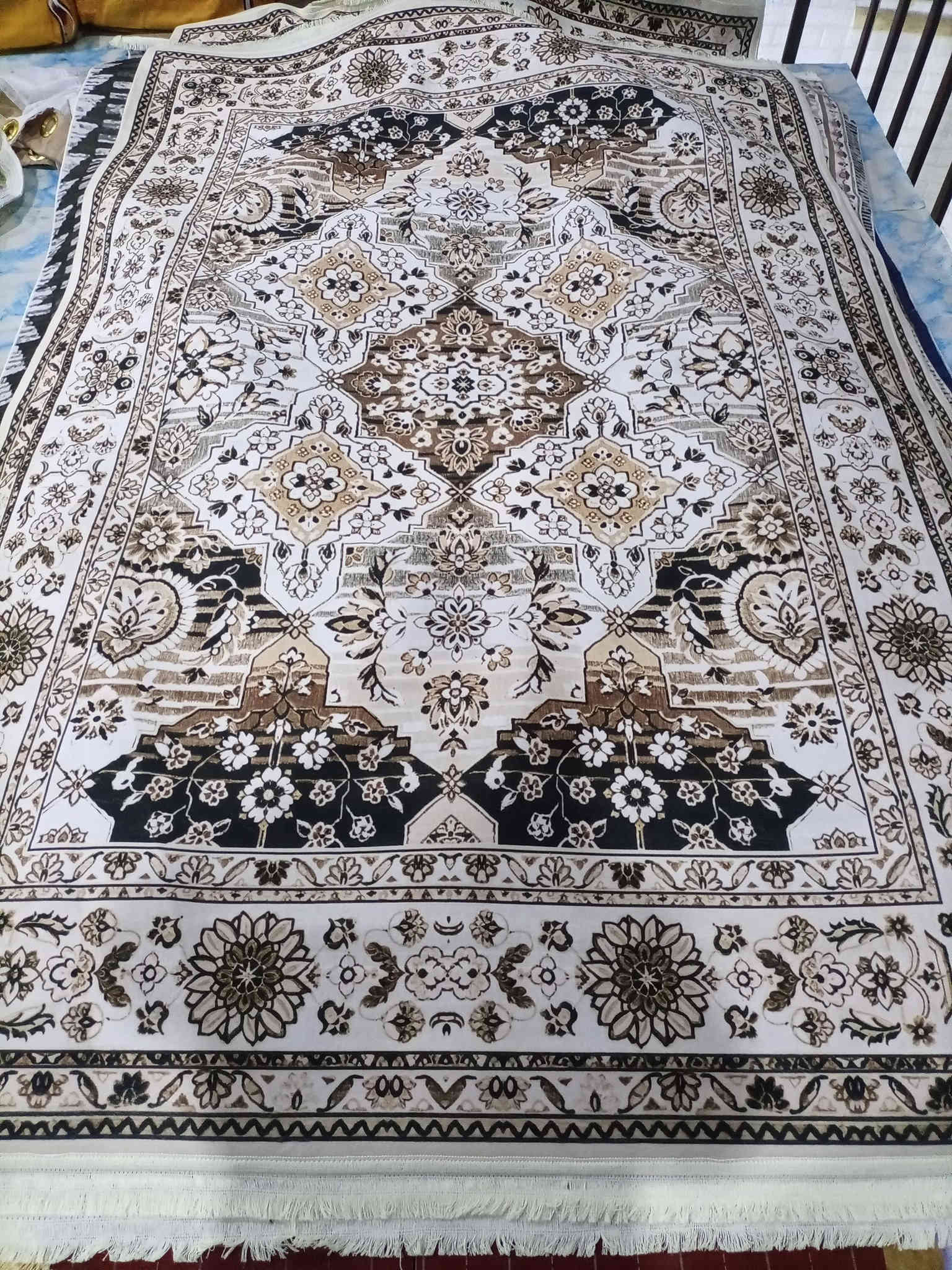 كلاودي درجه اولى ضهر كابوي رصاصي 
قياس 2ب3 ستندر
***********
