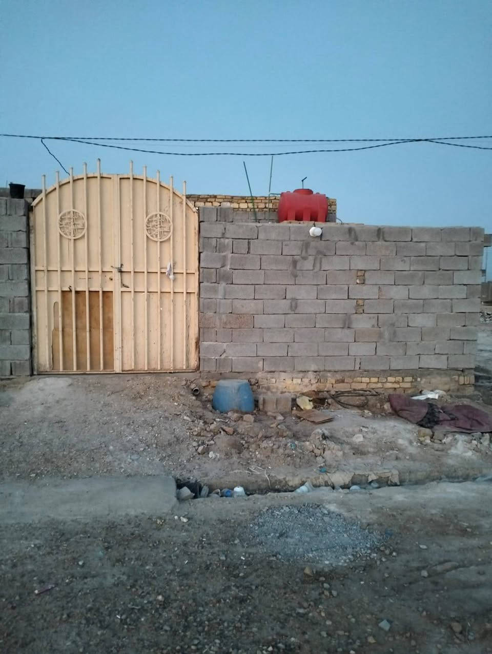 مشتملين للبيع حي شهداء خلف محطة سما الفرات واحد بيه غرفه ومطبخ وصاله وديوانيه والثاني بيه غرفه ومطبخ وصاله وصحيات اللاستفسار الاتصال على الرقم***********
***********

