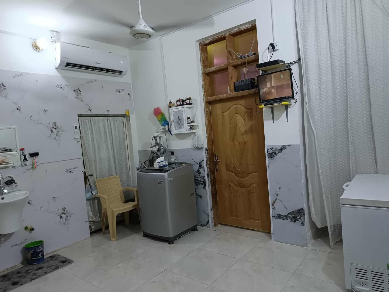 بيت  130 راعي سند٢٥ متر نادر الثانية شارع الكبان مساحتة 130 متر طابق واحد صالة واستقبال ومطبخ وغرفة نوم وصحيات داخلية وخارجية وكراج .
يبعد عن موقف السيارت تقريبا 150 متر 
سعرة 75 وبية مجال *********** رقم الهاتف ***********
