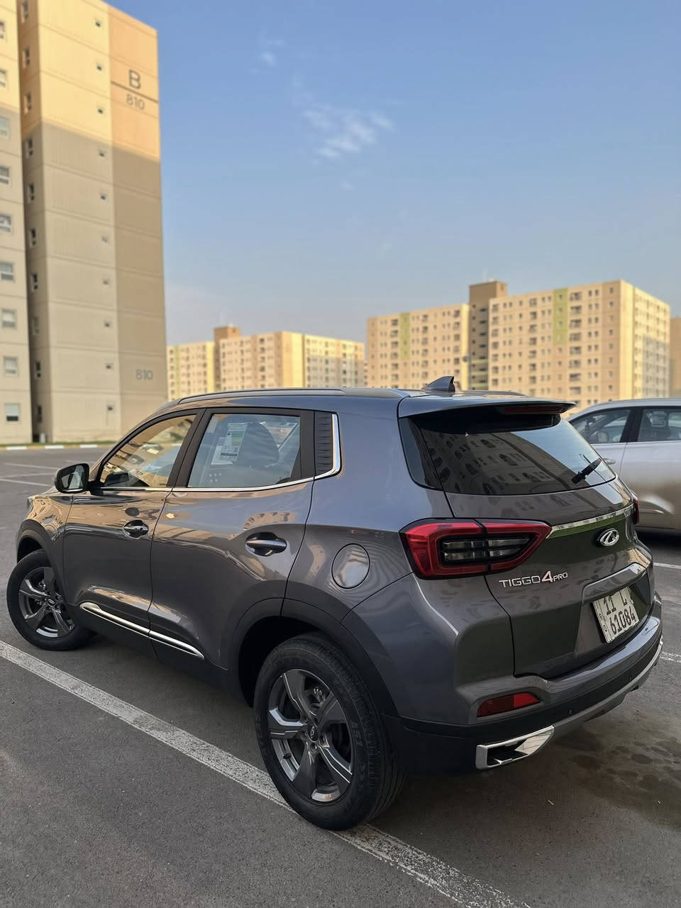 🚗 للبيع Chery TIGGO 4 PRO LUX موديل 2024 🚗
🔹 الفئة: LUX (أعلى فئة)
🔹 المحرك: 1.5L بنزين
🔹 القير: أوتوماتيك CVT
🔹 الدفع: أمامي FWD
🔹 الاستهلاك: اقتصادي جداً بالوقود

🛋️ المواصفات الداخلية:

✅ مقاعد جلد فاخرة
✅ تحكم كهربائي بالمرايا
✅ شاشة لمس كبيرة
✅ شاشة عدادات رقمية
✅ دعم Apple CarPlay & Android Auto
✅ بلوتوث + USB
✅ نظام تشغيل ذكي
✅ تحكم بالمقود (ستيرنغ كنترول)
✅ مثبت سرعة
✅ تكييف هواء أوتوماتيك
✅ فتح وتشغيل بدون مفتاح (Keyless)
✅ زر تشغيل Start/Stop ( بصمة )
✅ إضاءة داخلية أنيقة
✅ مقاعد خلفية قابلة للطي
✅مقاعد امامية كهربائية
🛡️ أنظمة الأمان:

🛑 ABS مانع انغلاق الفرامل
🛑 EBD توزيع قوة الفرامل
🛑 ESP نظام الثبات الإلكتروني
🛑 TCS نظام التحكم بالجر
🛑 وسائد هوائية أمامية
🛑 حساسات أمامية وخلفية
🛑 كاميرا خلفية عالية الدقة
🛑 نظام مراقبة ضغط الإطارات TPMS
🛑 مساعد الانطلاق على المرتفعات

✨ المواصفات الخارجية:

⭐ جنوط ألمنيوم رياضية
⭐ إضاءة LED أمامية وخلفية
⭐ نهاري LED
⭐ مرايا جانبية كهربائية مع إشارات
⭐ فتحه سقف 
⭐ جناح خلفي
⭐ قضبان سقف
⭐ زجاج كهربائي كامل

📄 الحالة : ممتازة جداً وكالة 
ماشية 11,000
جاهزة لأي فحص سونار
📍 الموقع : بغداد بسماية
💰 السعر : 140 ورقة وبيها مجال

📞 للاستفسار : ***********
 أو مراسلة الخاص
