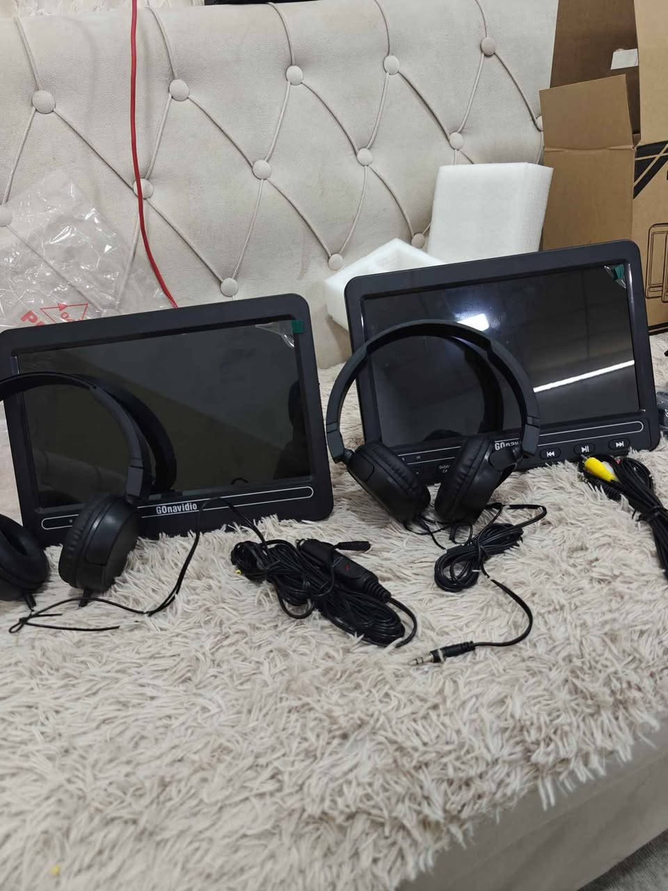 شاشە شەحن و کارەبایی و بە شوێن چەرخیش ئیش ئەکات بۆ سەیارە بۆ پشت کەلەی سایەق زۆر تایبەتە  و شازە + دوو هێدسێتی خۆی  لەگەڵە    شاشەکان ڕەپتی یەکترن  و شەحنە +کۆنتڕۆڵە+شوێن میمۆری +فلاش+ئۆکس + بۆ دەرەوەش بەکار دێت   لەناو پاکەتە و لەزگەی شاشەی پێوەیە بەکار نەهاتووە
نرخی 80 هەزار
*********** السليمانية, العراق
