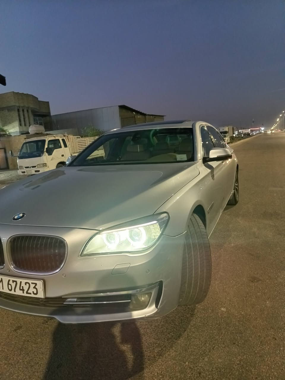 السلام عليكم للبيع او المراوس بموديل حديث 700 أو 500
تفاصيل السياره BMW  730Liموديل 2013 خليجيه 
فول مواصفات خمس بردات تحكم ستيرن جكات كهرباء 
سقف كنتاره كشنات خزن مري شفط جنطه شفط  ومعروفه مواصفات البي ام الخليجي عليها تحديث شاشات داخليه موديل حديث وبكلايتات موديل حديث + تبريد مناخين منفصل + تبريد ثلج 

ملاحظات السياره ❓

صبغ بنيد وجاملغ خلفي +
البيبان الخلفيه كلير معه الهلال الخلفي لجاملغ 
بدون حادث فقط صبغ +
بيها طخه خفيفه باب السائق موجوده معه الصور 
ورصعه في الباب الخلفي فقط + السونار مرفق معه الصور 

سياره جاهزه على اخر حبايه كير مكينه صدر كله جديد 
دسكات جدد + حساس دسك + تخم تاير كله جديد 
باتري جديد سلف جديد منظومه تبريد توني مسويها جديده 

السعر$.  (170$) وبيها مجال قليل سنويه بسمي تحويل ثاني يوم العنوان بغداد الشعله 

ولي عنده مراوس موديل حديث هم اراوسه ونتفق عل فرق 

رقم الهاتف ***********
