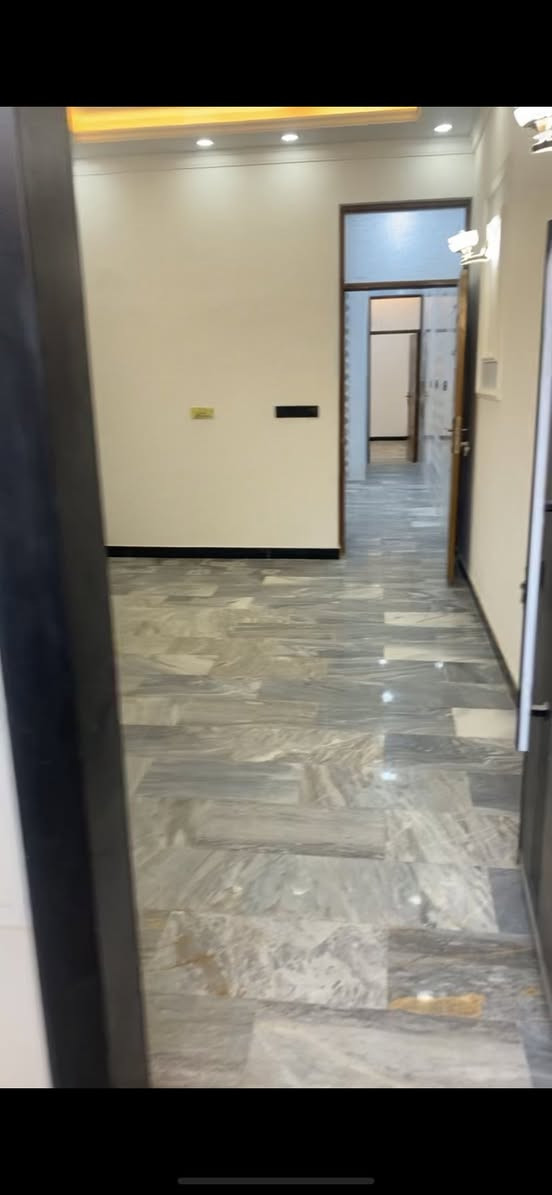 مشتمل 70م الان تم انجازه
مشتمل للبيع حديث الان تم انجازه 

في الشعب 

شارع شركه فجر طيبه 

مساحه  ٧٠  متر 

واجهة  ٣،٥ 

ونزال  ٢٠

باب قاصه شبابيك المنيوم أبواب داخليه تركي 

يتكون من طارمة وخدمات خارجية استقبال 

حولي مطبخ 

ومنور وخدمات 

وغرفة نوم 

وطابق الثاني 

غرفتين  نوم وبيتونه سطحين 

مكتب ارض الخيرات 

 ***********   ابو حسين 

 ***********   حسن
