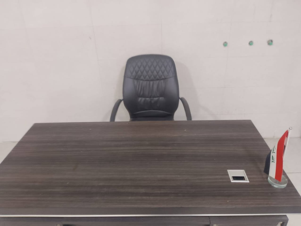 اثاث مكتب كامل
مستخدم قليل و نضافه كدام عينك 
الشراي يطبلي عل خاص


**إذا كنت صاحب هذا الإعلان وتريد حذفه لأي سبب، رجاءا أرسل رسالة إلى الدعم الفني**