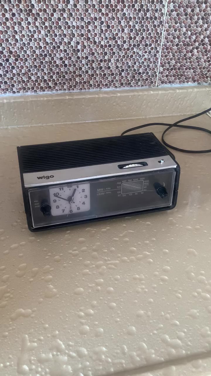 للبيع راديو ابو ساعة الماني منشأ سنة صنع 1980 يعمل على كهرباء وبطارية يوجد توصيل كل العراق لا ارد على تعليقات


**إذا كنت صاحب هذا الإعلان وتريد حذفه لأي سبب، رجاءا أرسل رسالة إلى الدعم الفني**